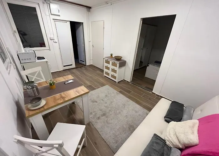 Málna Privát * Balatonlelle